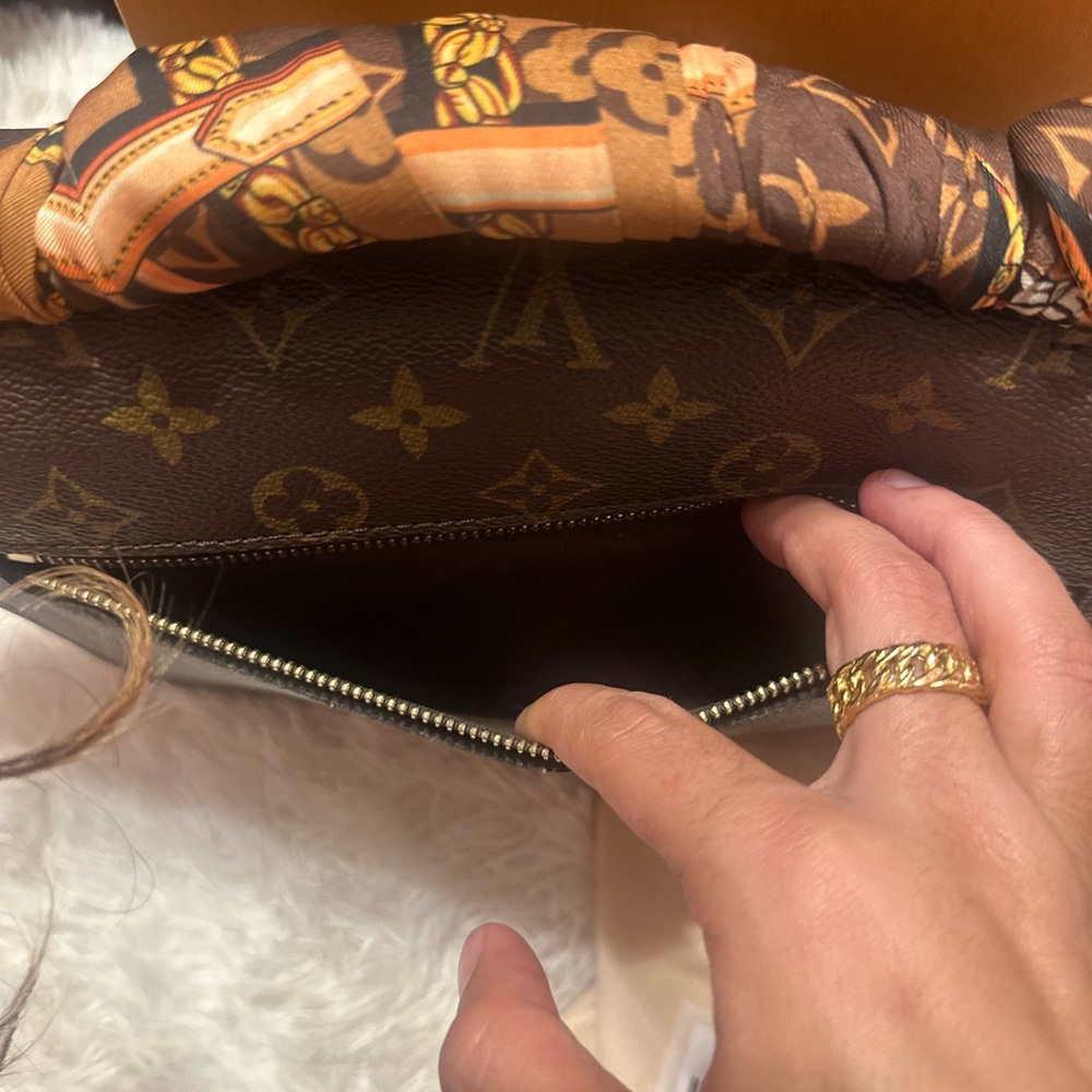 Louis Vuitton Pochette Métis Classic Monogram Crossbody Bag - Picture 6 of 16